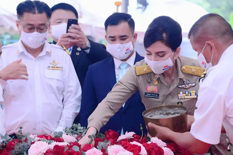 นางสาวมนัญญา ไทยเศรษฐ์ รัฐมนตรีช่วยว่าการ...