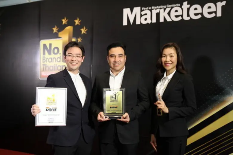 นายสุรศักย์ อาปตาคม (กลาง) หัวหน้าเจ้าหน้...