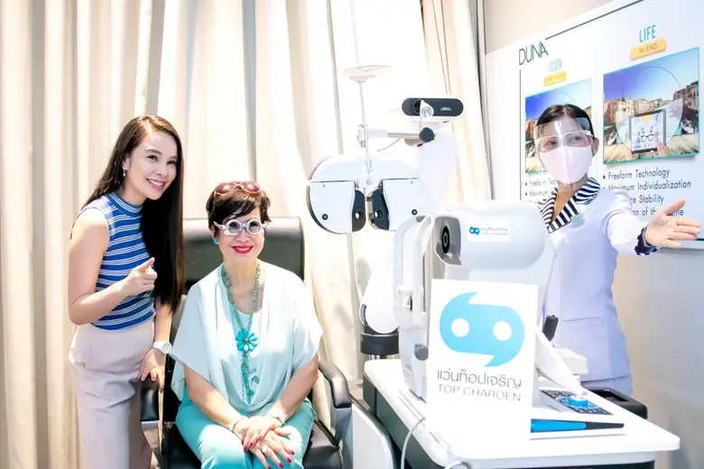 “แว่นท็อปเจริญ” ต้อนรับเหล่าคนดังคู่แม่ลูก ฉลองเทศกาลวันแม่ปี 2020 ช้อปแว่นและตรวจวัดสายตาเป็นของขวัญแทนใจ