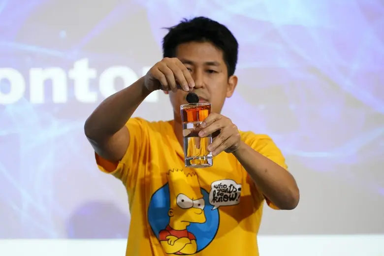 นักวิจัย ม.ขอนแก่น กับงานวิจัย เปลี่ยนวุ้นมะพร้าวเป็นโฟมคาร์บอนดูดซับคราบน้ำมัน คว้ารางวัลสุดยอดนักสื่อสารวิทยาศาสตร์ “เฟมแล็บ ไทยแลนด์ 2020”