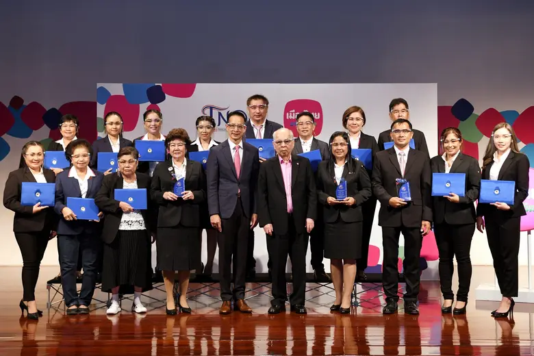 นายโพธิพงษ์ ล่ำซำ ประธานกรรมการ พร้อมด้วย...