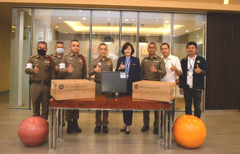 BAM มอบคอมพิวเตอร์ นางวิภาศิริ แสงวัชระกุ...