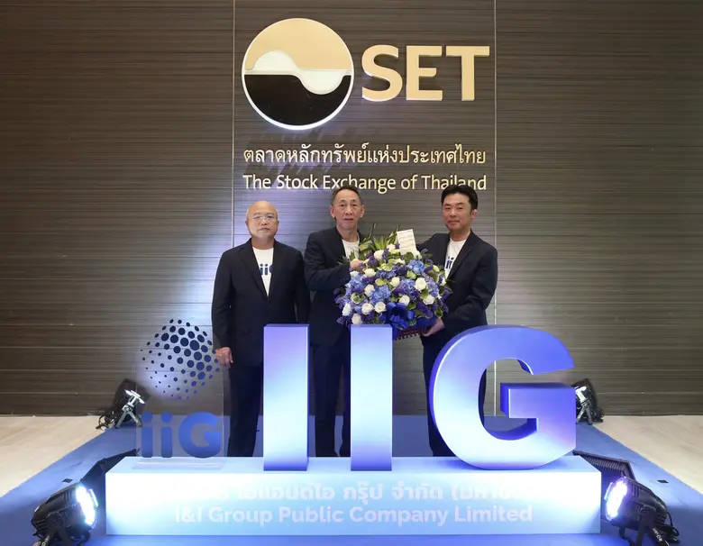 นายคัทซึยะ อิมะนิชิ (คนขวาสุด) กรรมการอำน...