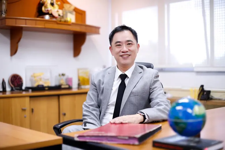 นายอาทิตย์ ทีปกรสุขเกษม กรรมการผู้จัดการ ...