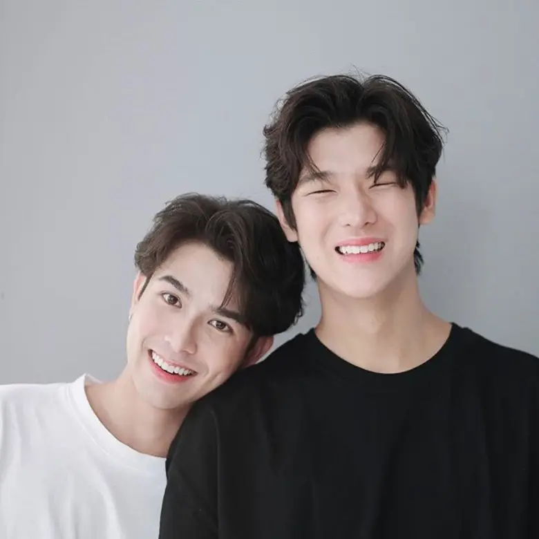 เพิ่งปล่อยเพลงใหม่ มิวสิกวิดีโอออกมาให้สา...