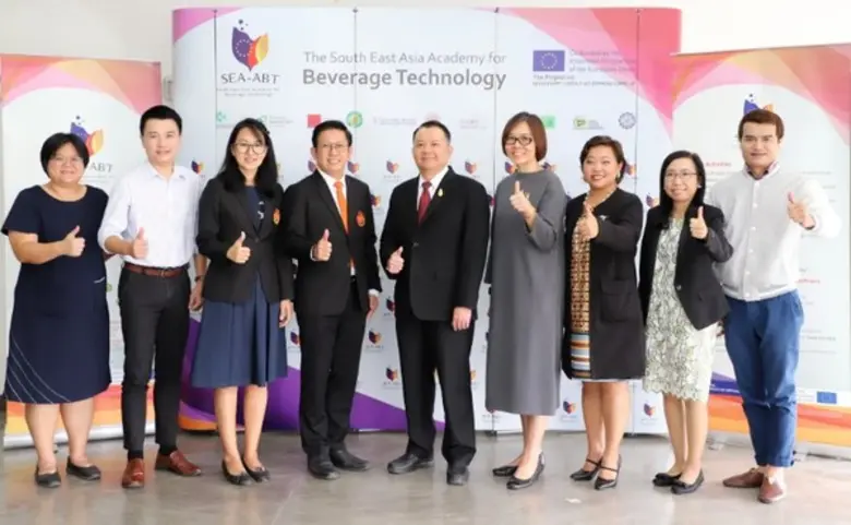 รศ.ดร.อนุวัตร แจ้งชัด คณบดีคณะอุตสาหกรรมเ...