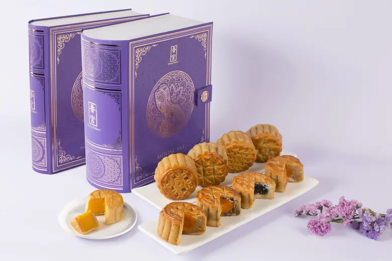 ร่วมเฉลิมฉลองเทศกาลไหว้พระจันทร์กันอย่างอบอุ่น ไปกับขนมไหว้พระจันทร์ในตำนานเลิศรสตามแบบฉบับแชงกรี-ลา จากห้องอาหารจีน แชงพาเลซ โรงแรมแชงกรี-ลา กรุงเทพฯ