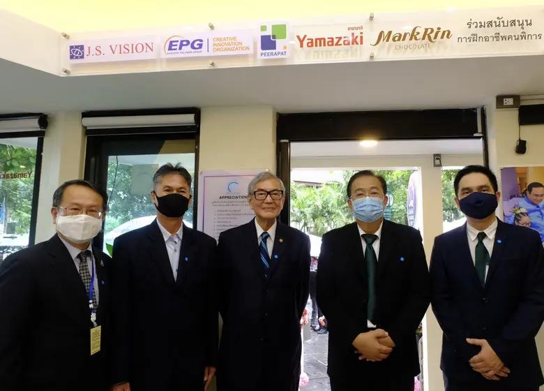 นายวีระพงค์ ลือสกุล (ที่ 2 จากขวา) ประธาน...