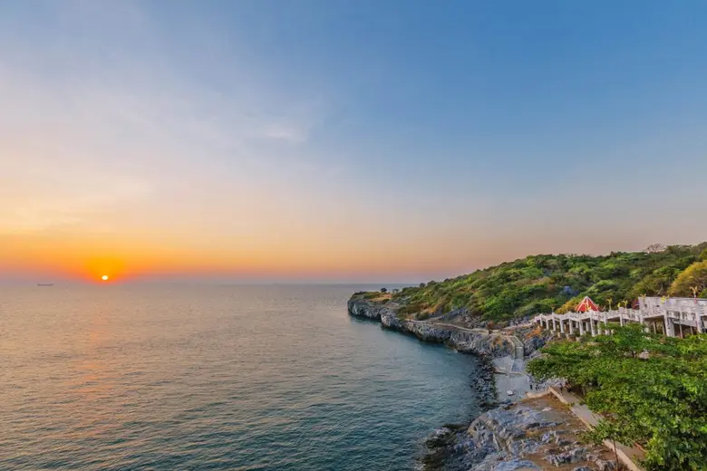 เสน่ห์เกาะสีชัง เที่ยวได้ทุกวันไม่รู้เบื่อ กับแพ็กเกจห้องพักราคาดี๊ดี พร้อมทริปท่องเที่ยวรอบเกาะ ณ โรงแรมซัมแวร์ เกาะสีชัง