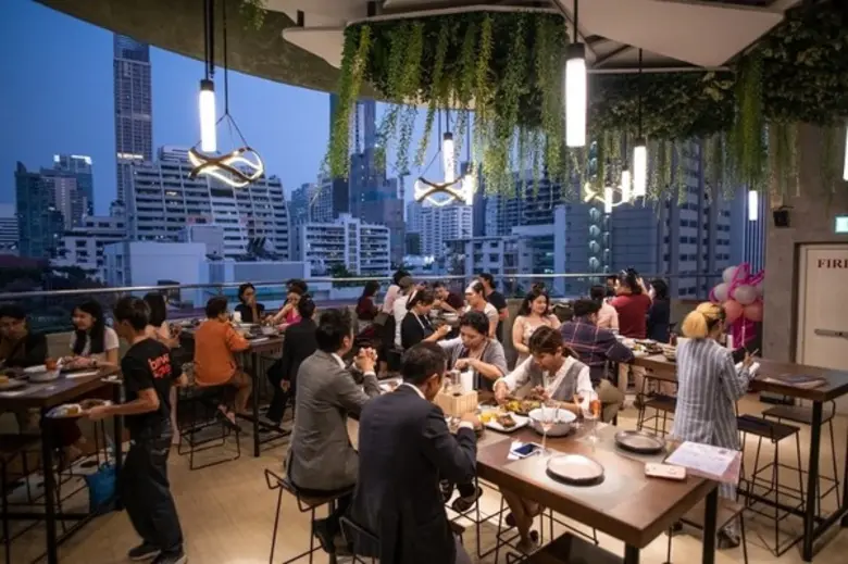 โรงแรมอลอฟท์ กรุงเทพ สุขุมวิท 11 ชวนชิมซีฟู้ดบุฟเฟต์ดินเนอร์ราคาพิเศษที่ห้องอาหารเครฟ อาหารและเครื่องดื่มราคาเริ่มต้นเพียง 99 บาท