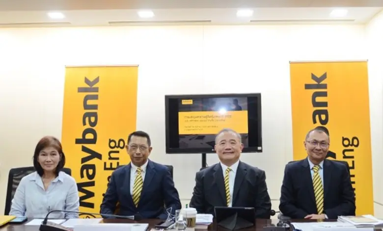 ดร.อารีพงศ์ ภู่ชอุ่ม ประธานกรรมการ (ที่2จ...