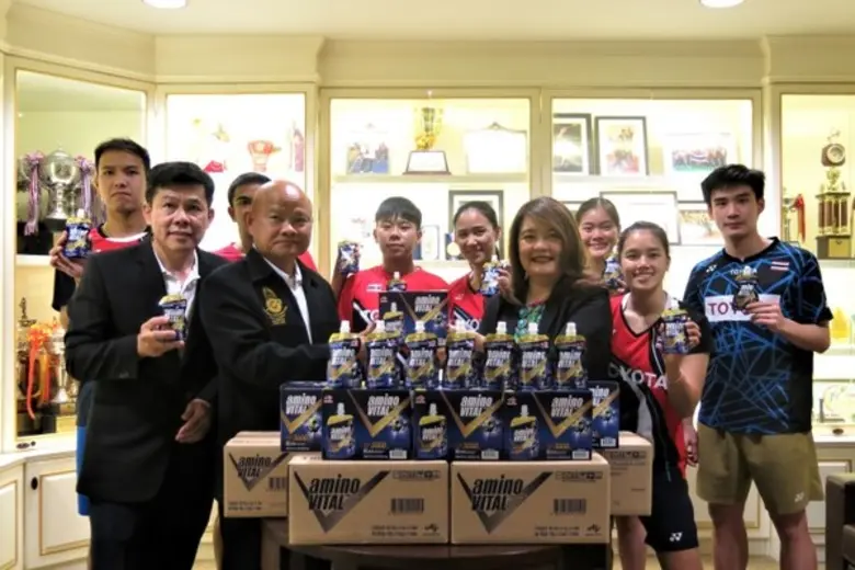 เมื่อเร็วๆ นี้ เกศยา ชัยชาญชีพ (แถว 1, ที...