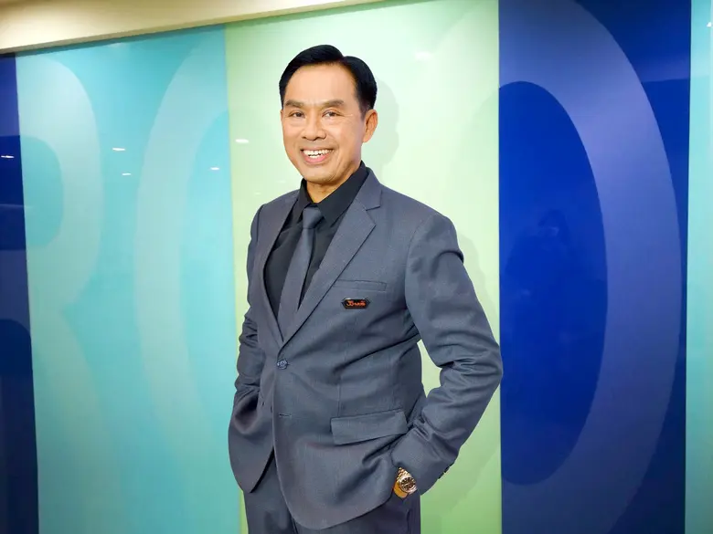 ถูกใจแฟนคลับของ 'ตราเพชร’ ที่เฝ้ารอเข้าร่...