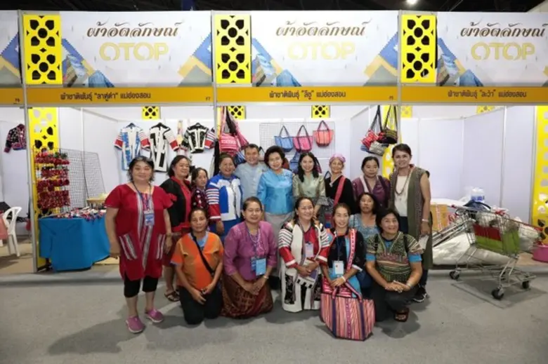 สุดปัง !! โอทอปศิลปาชีพ ปี 63 ยอดพุ่ง 9 วัน กวาด 484 ล้าน พช.ปลื้ม ขอบคุณคนไทย ช่วยพลิกฟื้นศก. เสริมแกร่งชุมชน