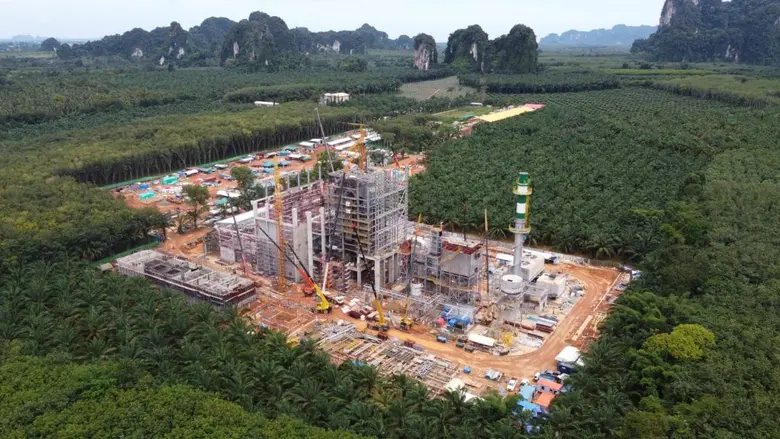 นายธีรวุฒิ ทรงเมตตา กรรมการบริหารและประธา...