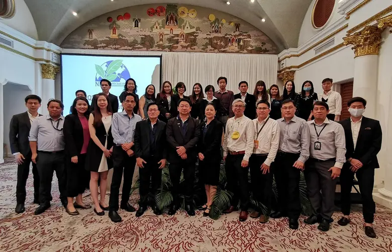 นายชูวิทย์ จึงธนสมบูรณ์ (แถวล่างคนกลาง) ป...