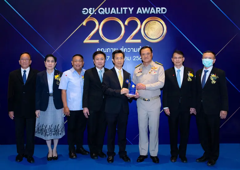 นายรชฎ ถกลศรี (ที่4จากขวา) กรรมการผู้จัดก...