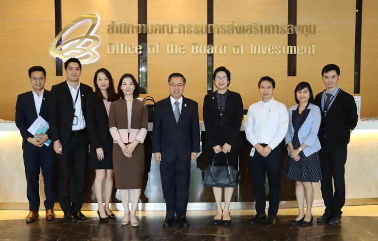 นายนฤตม์ เทอดสถีรศักดิ์ (กลาง) รองเลขาธิก...