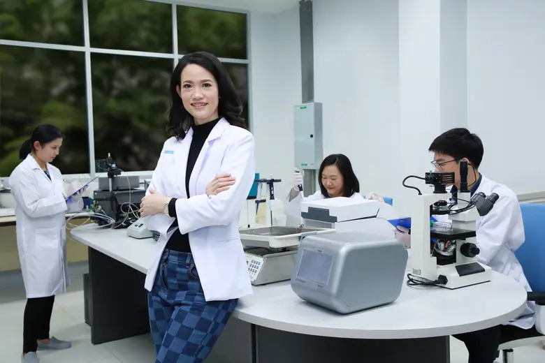 ดร.สมชาย เวชสำสำอางแบรนด์ไทยแบรนด์แรก โชว...