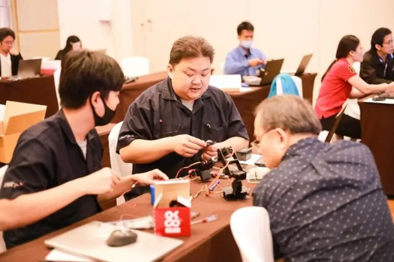 สถาบันสหวิทยาการดิจิทัลและหุ่นยนต์ มหาวิท...