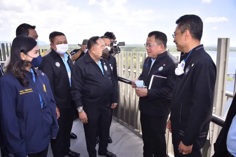 “พลเอก ประวิตร” ลงพื้นที่ติดตามสถานการณ์น้ำอีอีซี ก่อนประชุมครม.สัญจรภาคตะวันออก