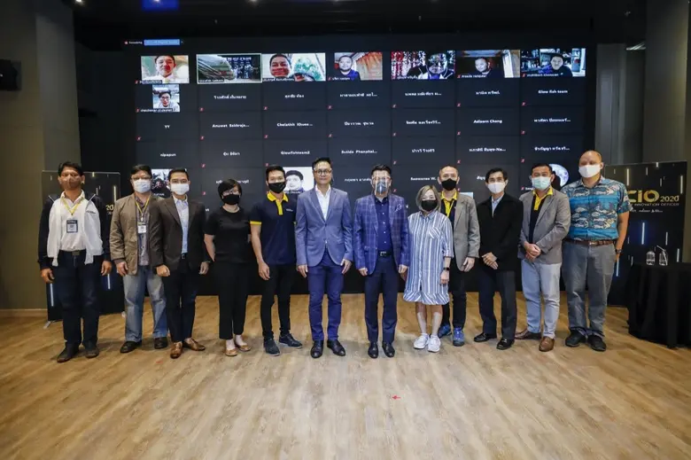 ดร.พันธุ์อาจ ชัยรัตน์ (คนที่ 6 จากขวา) ผู้อำนวยการส...