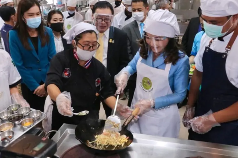 รมช.แรงงาน เดินสายเยี่ยมชมผลงานกพร. ประเดิมเอาใจวัยเก๋า