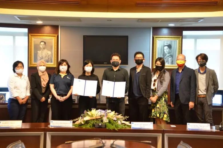 รองศาสตราจารย์ ดร.รุธิร์ พนมยงค์ คณบดี คณ...