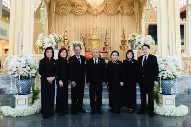 พลเอกสุรยุทธ์ จุลานนท์ ประธานองคมนตรี (กล...