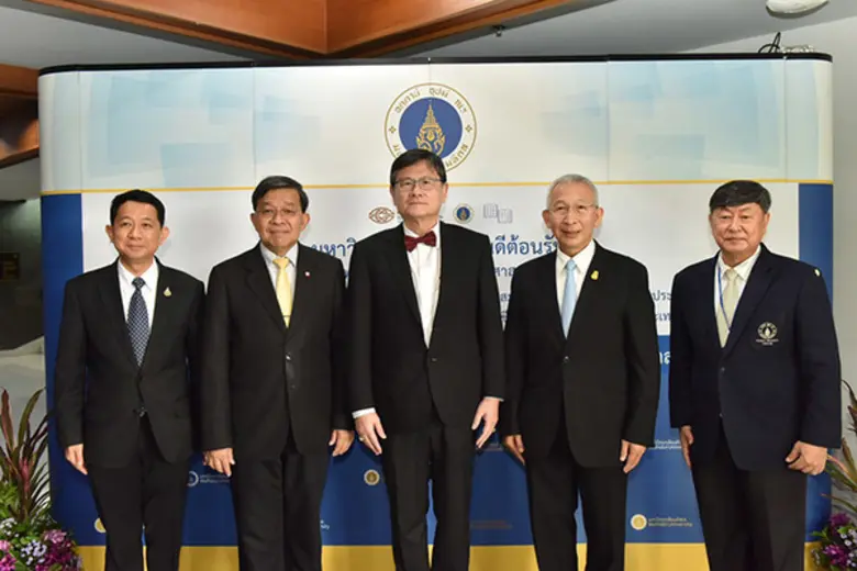 ศาสตราจารย์พิเศษ ดร.เอนก เหล่าธรรมทัศน์ ร...