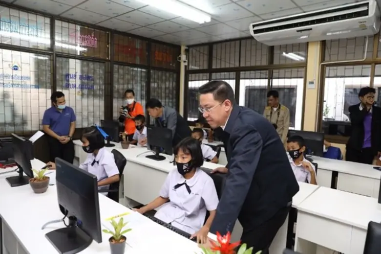 “พุทธิพงษ์” เยี่ยมชมผลสำเร็จศูนย์ดิจิทัลชุมชน จ.ระยอง ระหว่างร่วม ครม.สัญจร เร่งชุมชนพัฒนาต่อยอดการใช้ประโยชน์จากศูนย์ฯ