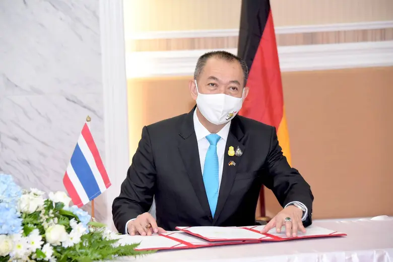 นายเฉลิมชัย ศรีอ่อน รัฐมนตรีว่าการกระทรวง...