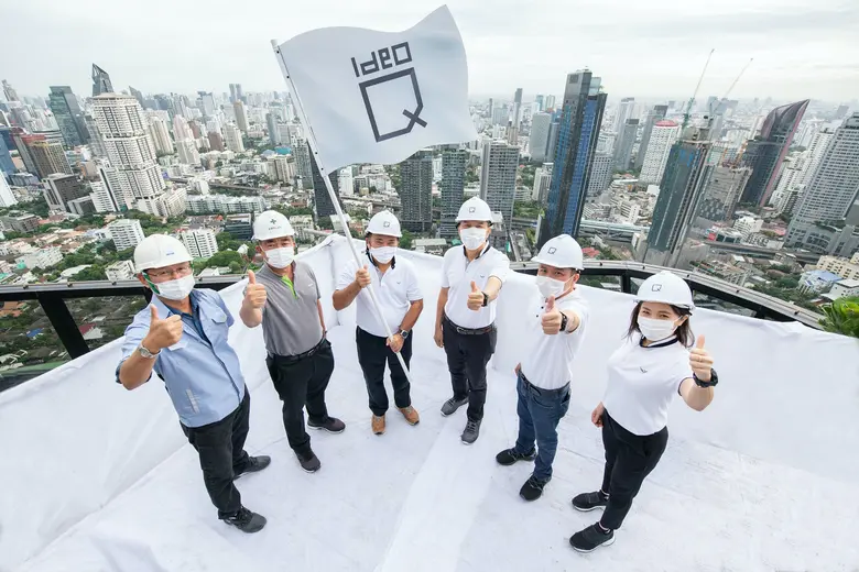 คุณธัญลักษณ์ นันท์ธนาวรสิริ (ที่ 3 จากซ้า...