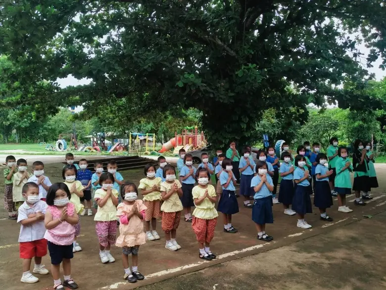 รวมน้ำใจ "โมโน เน็กซ์" ส่งมอบหน้ากากอนามัยเพื่อน้อง