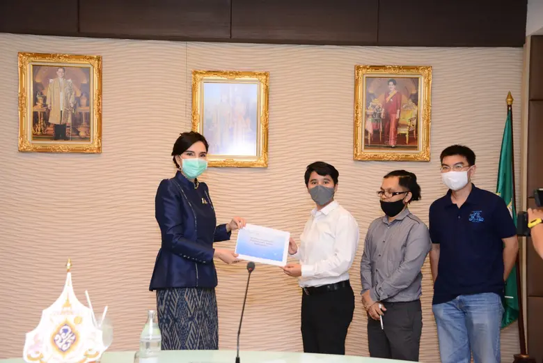 นางสาวมนัญญา ไทยเศรษฐ์ รัฐมนตรีช่วยว่าการ...