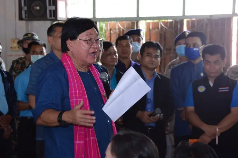 “ประภัตร” รมช.เกษตรฯ มอบเสบียงอาหารสัตว์ช่วยเหลือเกษตรกร ผู้ประสบอุทกภัย จ.อุตรดิตถ์-แพร่