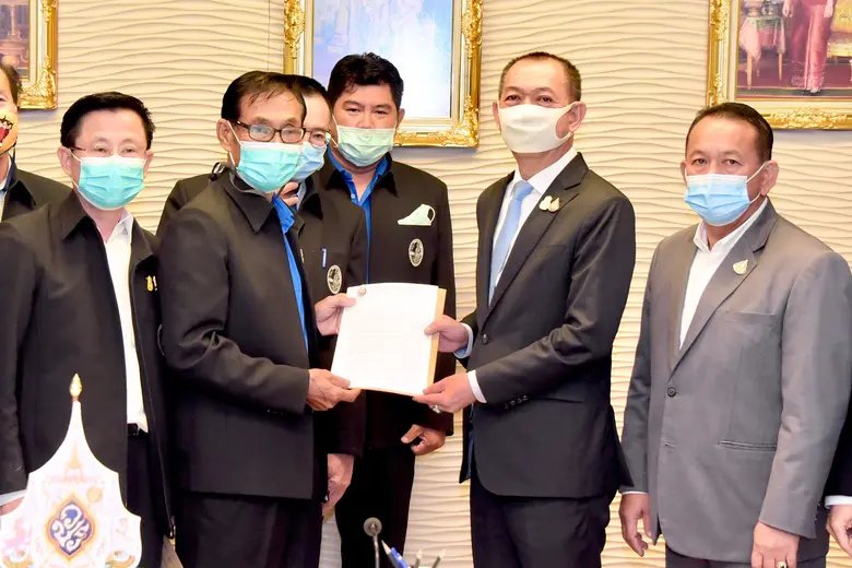 นายเฉลิมชัย ศรีอ่อน รัฐมนตรีว่าการกระทรวง...