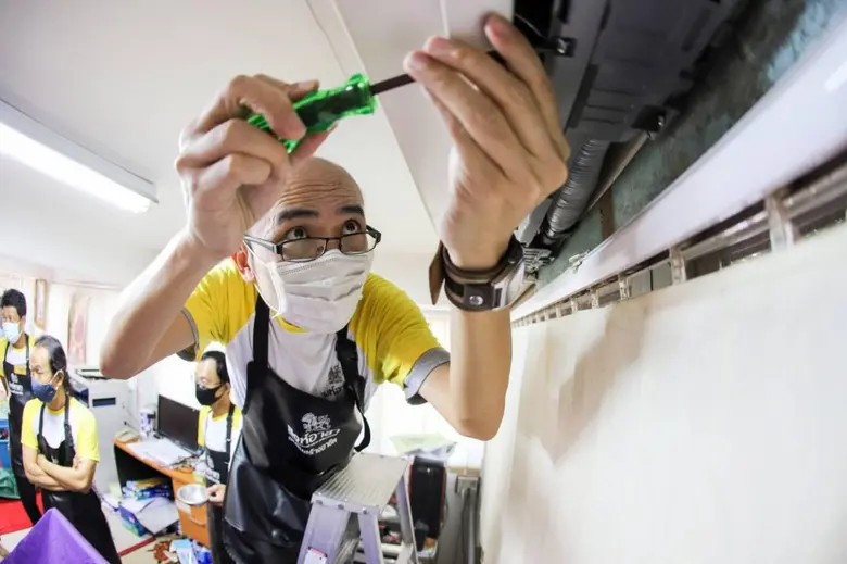 สิงห์อาสา ต่อหลักสูตร "ช่างแอร์" ว.สารพัดช่างธนบุรี เติมเทคนิค สร้างอาชีพสู้โควิด