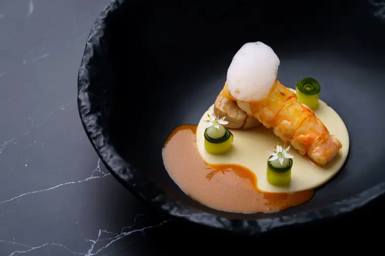 ห้องอาหารเอเลเมนท์ ห้องอาหารฝรั่งเศสที่มีกลิ่นอายญี่ปุ่นระดับมิชลินสตาร์ 1 ดาว เชิญมาลิ้มลองอาหารจานพิเศษจากวัตถุดิบตามฤดูกาล