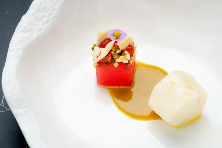 ห้องอาหารเอเลเมนท์ ห้องอาหารฝรั่งเศสที่มีกลิ่นอายญี่ปุ่นระดับมิชลินสตาร์ 1 ดาว เชิญมาลิ้มลองอาหารจานพิเศษจากวัตถุดิบตามฤดูกาล