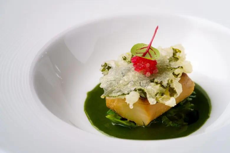 ห้องอาหารเอเลเมนท์ ห้องอาหารฝรั่งเศสที่มีกลิ่นอายญี่ปุ่นระดับมิชลินสตาร์ 1 ดาว เชิญมาลิ้มลองอาหารจานพิเศษจากวัตถุดิบตามฤดูกาล