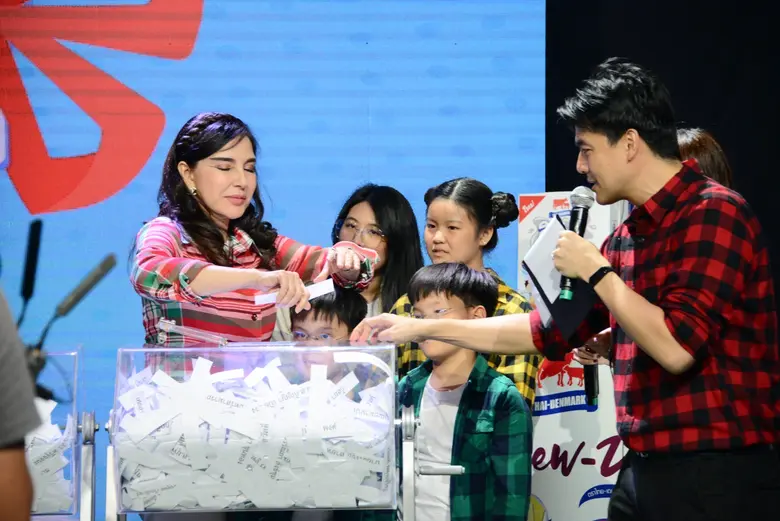 นางสาวมนัญญา ไทยเศรษฐ์ รัฐมนตรีช่วยว่าการ...