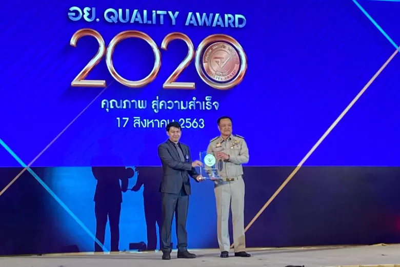 นายอนุทิน ชาญวีรกูล (ขวา) รัฐมนตรีว่าการก...