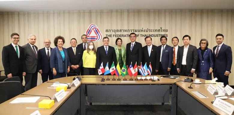 นายมนตรี มหาพฤกษ์พงศ์ ประธานสภาธุรกิจไทย-...