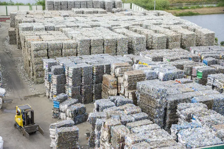 อินโดรามา เวนเจอร์ส ร่วมกับ ธนาคารเอชเอสบีซี รีไซเคิลขวด PET ใช้งานแล้ว เพื่อผลิตชุด PPE สำหรับบุคลากรทางการแพทย์ในประเทศไทย