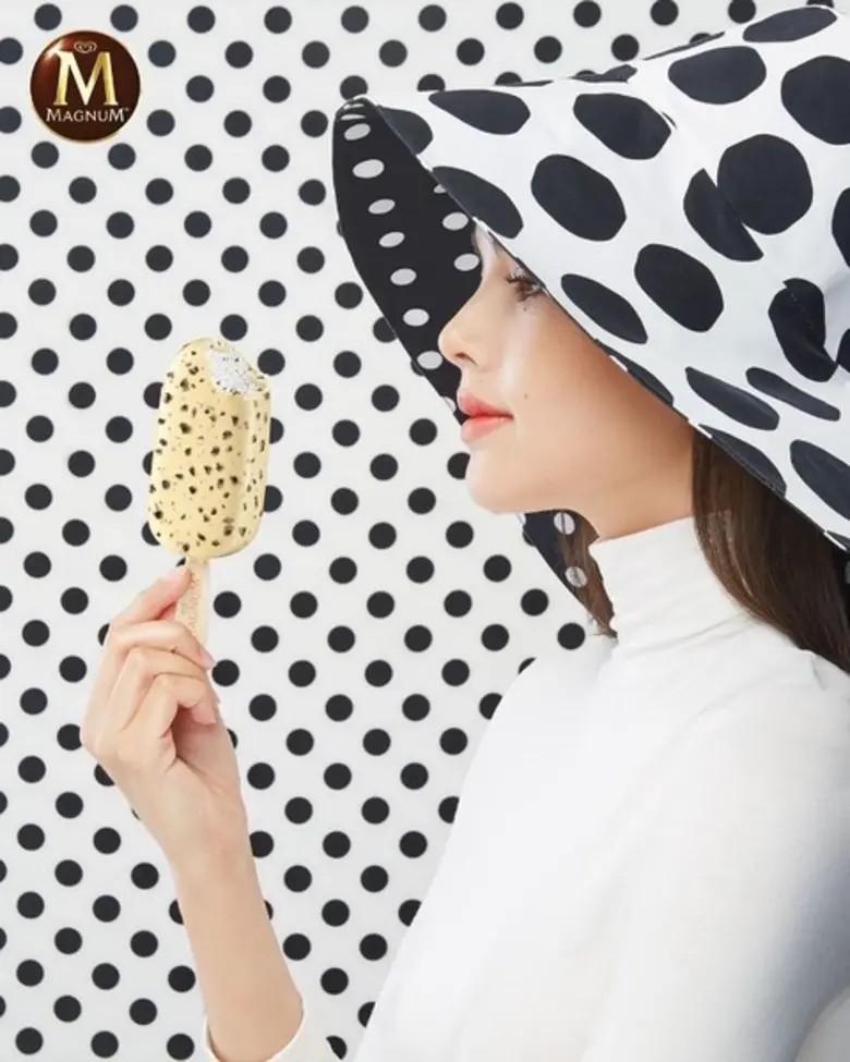 ฟินให้สุดกับ แม็กนั่ม คุกกี้ แอนด์ ครีม ส่งต่อความฟินสุดอิน (เทรนด์) ผ่านแฟชั่นลายจุด ตัวแทนของไวท์ช็อกโกแลต และคุกกี้กรุบกรอบในแม็กนั่ม