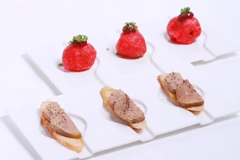 จิบค็อกเทล นั่งชิล ชมวิวสวย ลิ้มรสอาหารว่างแสนอร่อย ณ ครู แชมเปญ บาร์ แอท เรดสกาย