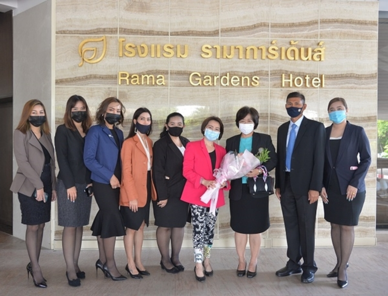 ผู้บริหารพร้อมทีมงาน โรงแรม รามา การ์เด้น...
