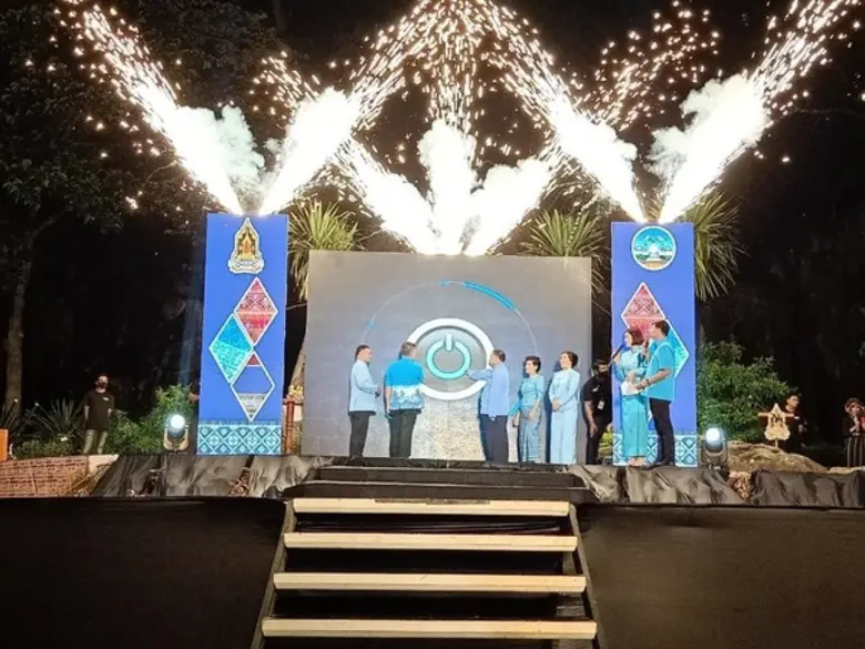 วธจ.เลย - เปิดงาน "แฟชั่นผ้าไทย เทิดไท้องค์สมเด็จพระบรมราชชนนีพันปีหลวง"