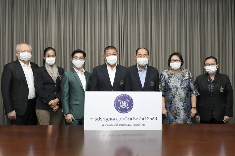 กนกศักดิ์ ปิ่นแสง (กลาง) นายกสมาคมกีฬาขี่...